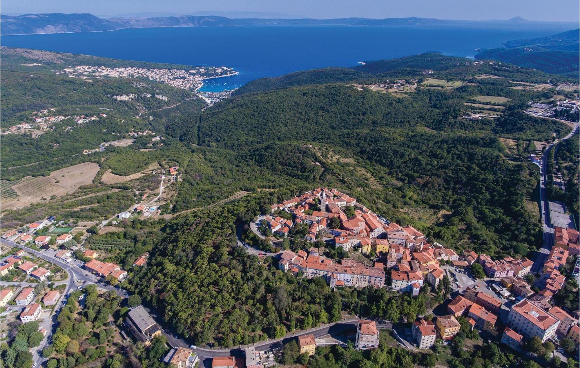2 Bedroom Gorgeous Apartment In Labin Raša Eksteriør bilde