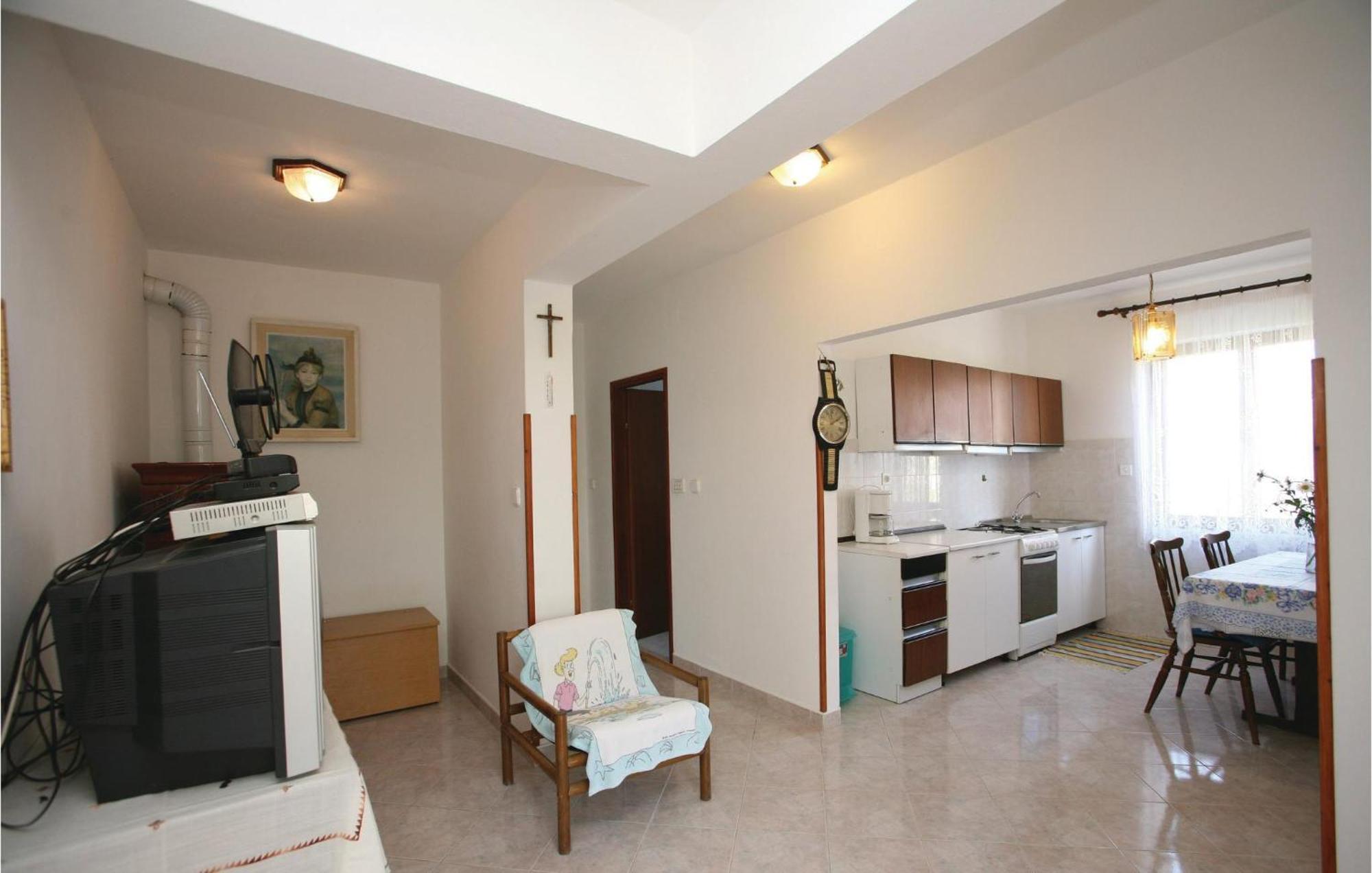 2 Bedroom Gorgeous Apartment In Labin Raša Eksteriør bilde