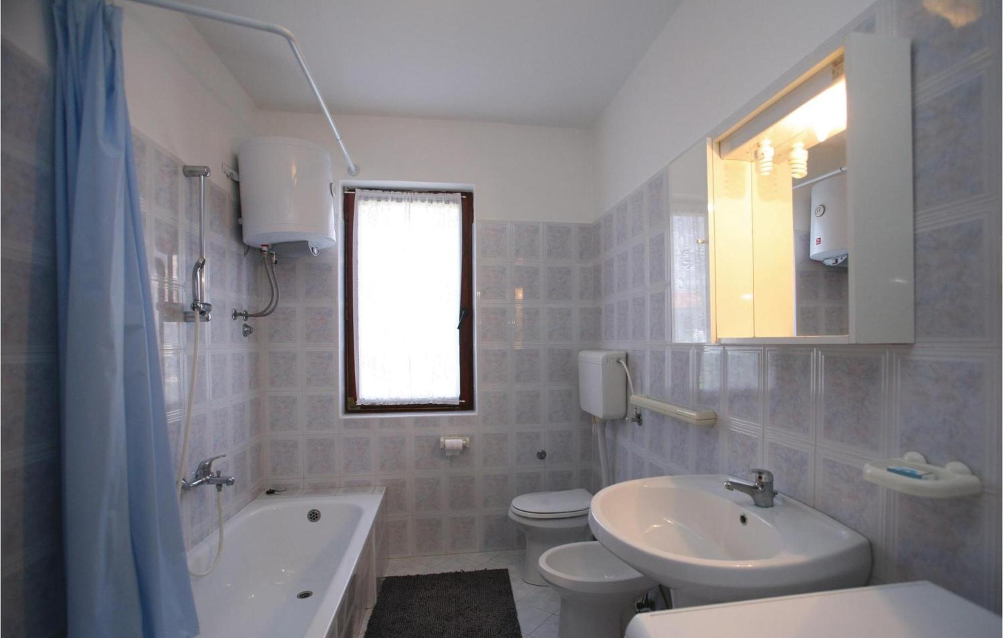 2 Bedroom Gorgeous Apartment In Labin Raša Eksteriør bilde