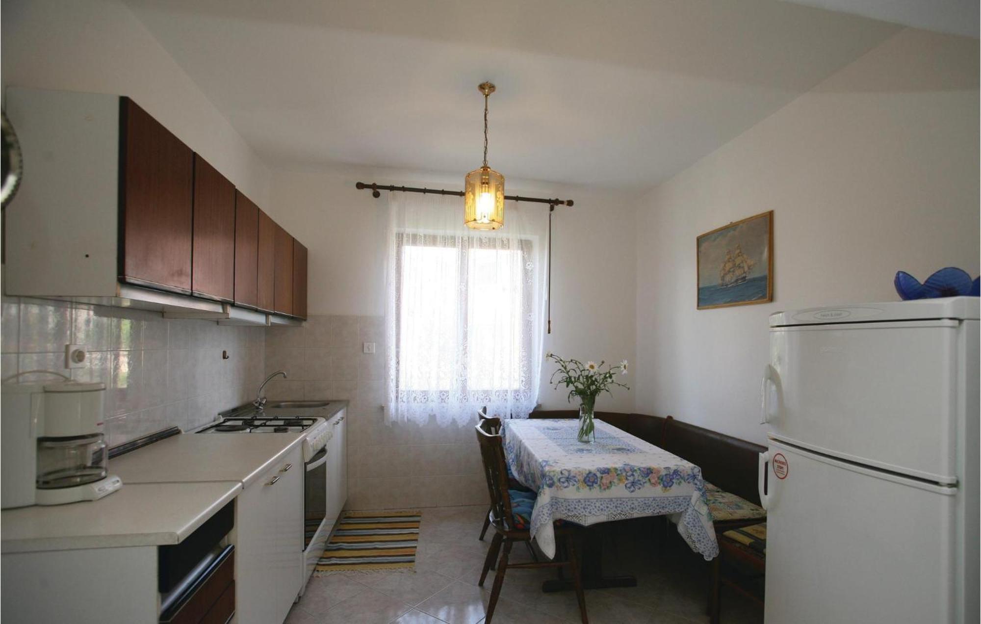2 Bedroom Gorgeous Apartment In Labin Raša Eksteriør bilde