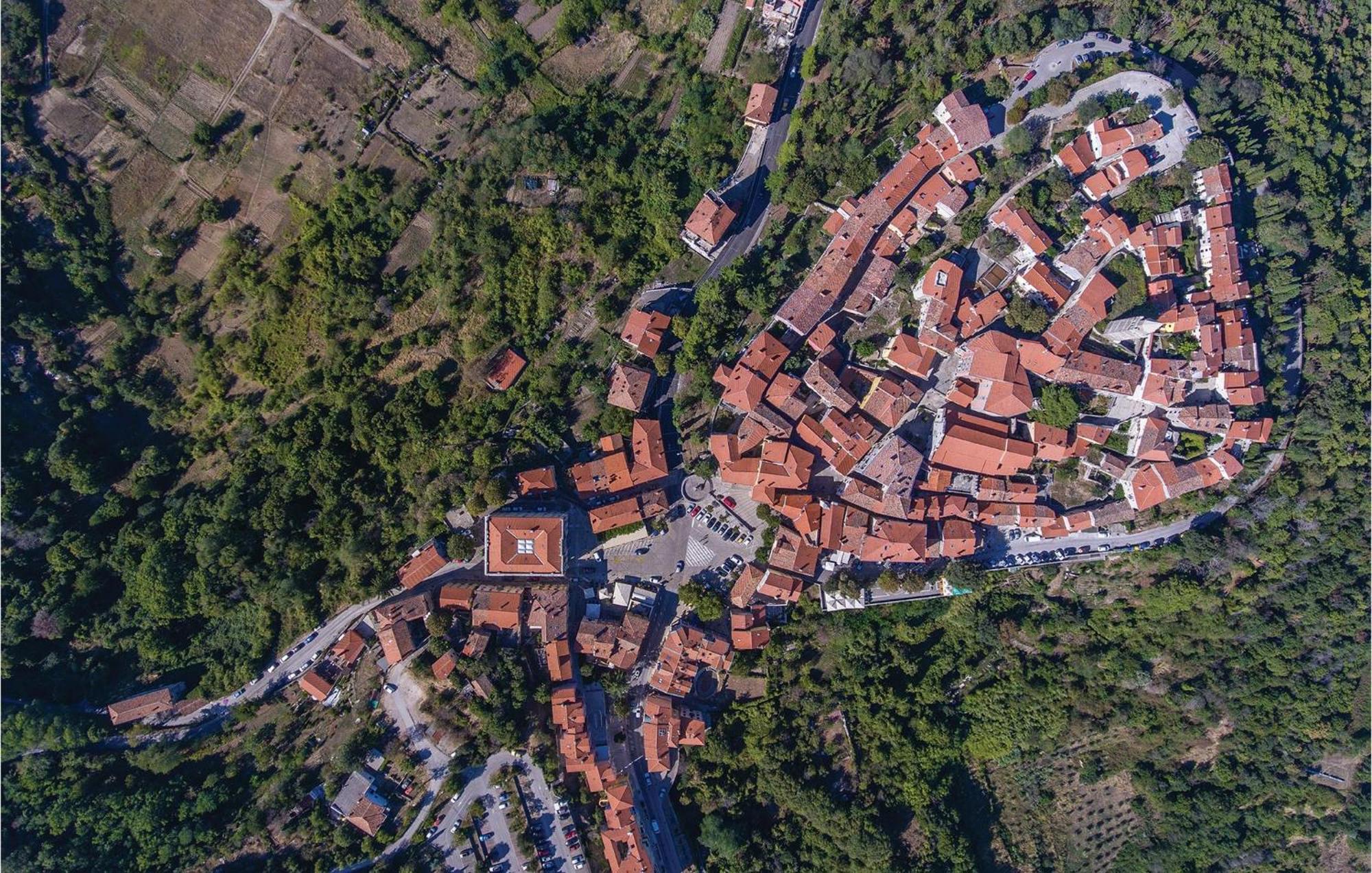 2 Bedroom Gorgeous Apartment In Labin Raša Eksteriør bilde