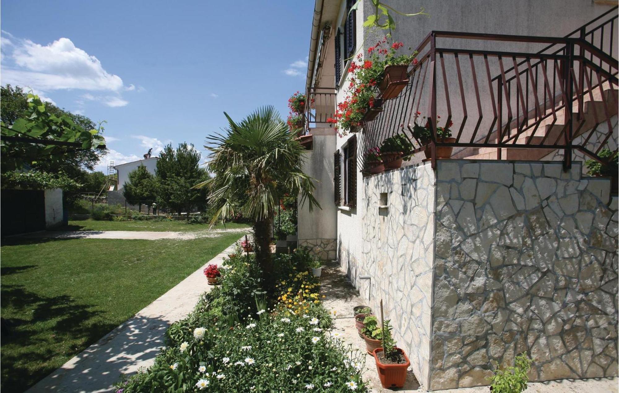 2 Bedroom Gorgeous Apartment In Labin Raša Eksteriør bilde