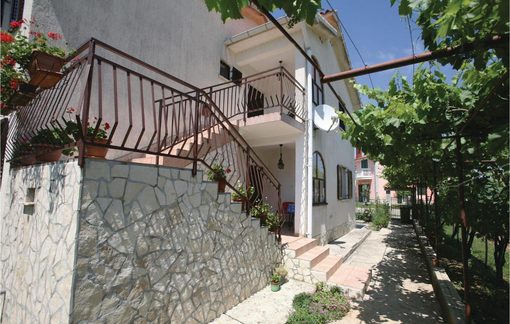 2 Bedroom Gorgeous Apartment In Labin Raša Eksteriør bilde